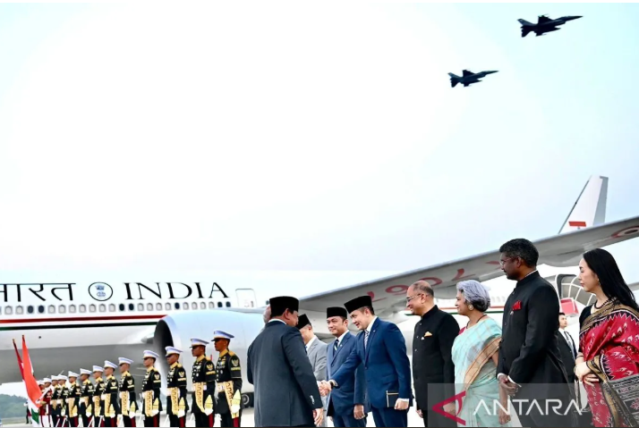 Tiga Pesawat F-16 dan Dua Sukhoi TNI AU Kawal Pesawat PM India di Jakarta